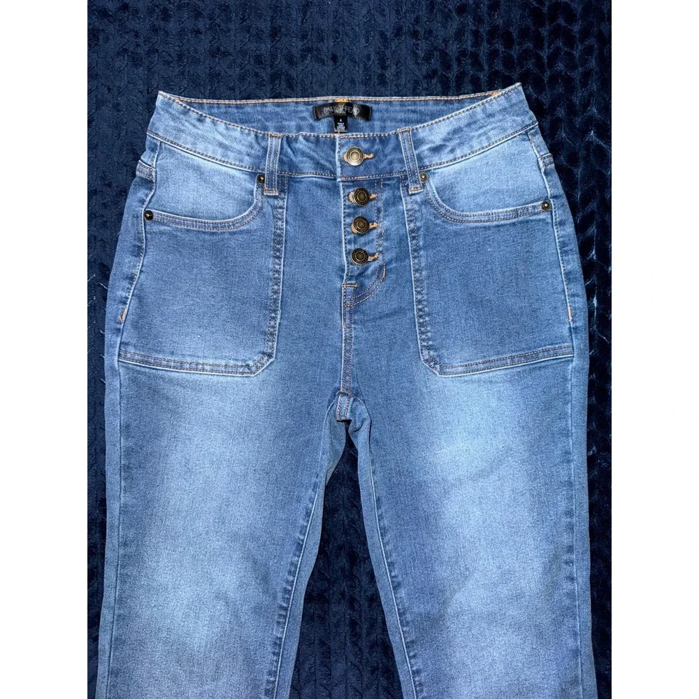 Daily Thread Women's Flare Jeans Front Pockets Button Fly Light Wash Denim‎ Sz 4